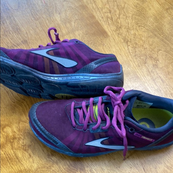 Brooks Purple Athletic Shoes - Picture 4 of 6